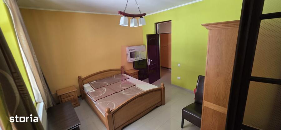 Casă cu 8 camere cu Teren 500 Mp în Castelul Peleș