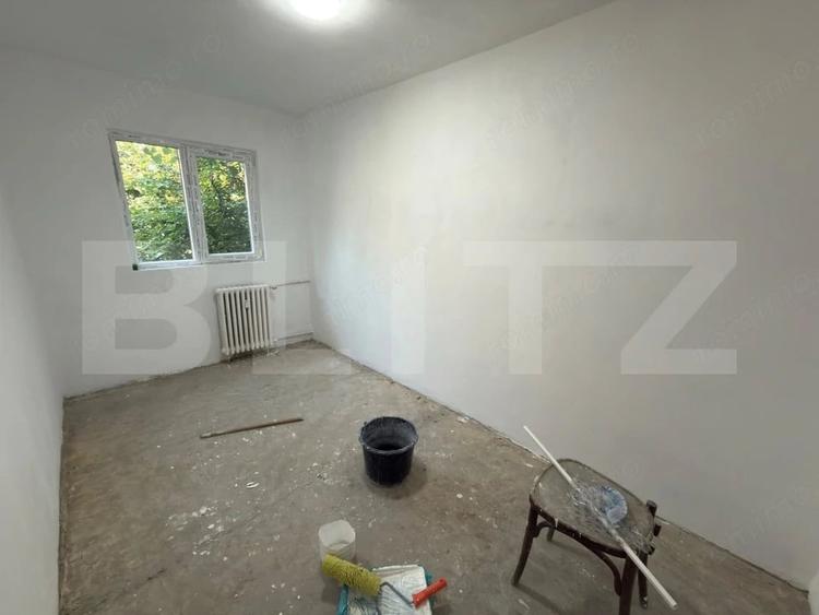 Apartament cu 4 camere semidecomandat în Sud