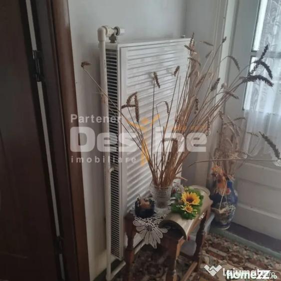 Casă cu 3 camere cu Canalizare în Central