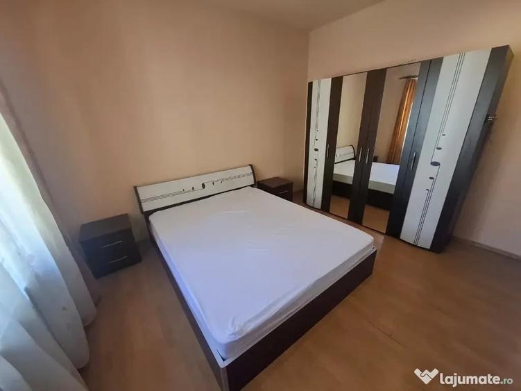 Apartament cu 3 camere semidecomandat în Vest
