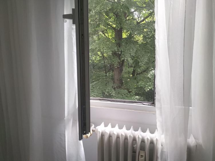 Apartament cu 3 camere semidecomandat în Brâncoveanu