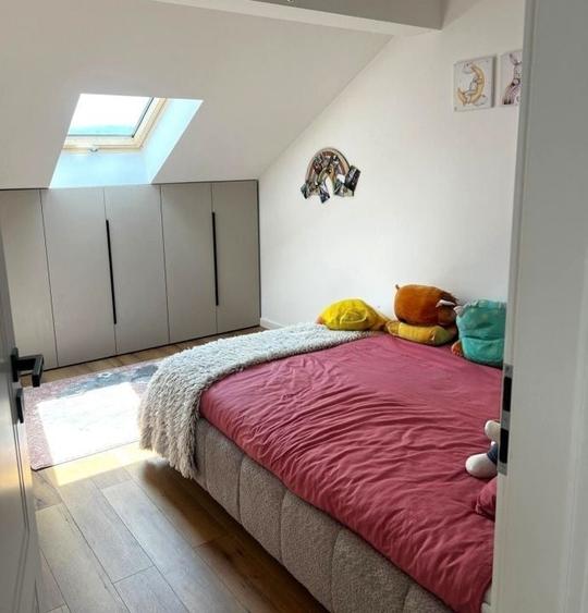 Apartament cu 4 camere decomandat, mobilat în Cristian