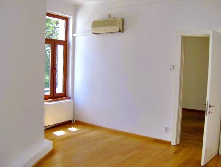 Apartament cu 6 camere în Victoriei