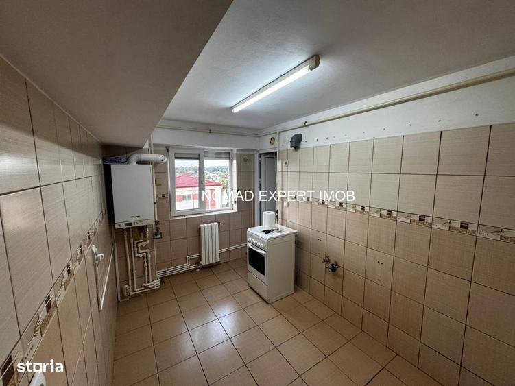 Apartament cu 3 camere decomandat în Uiești