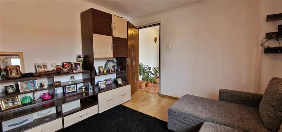 Casă individuală cu 6 camere cu Canalizare în Ultracentral