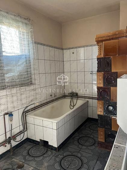 Casă individuală cu 6 camere cu Canalizare în Podenii Noi