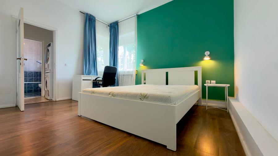 Apartament cu 3 camere decomandat, mobilat în Armeneasca