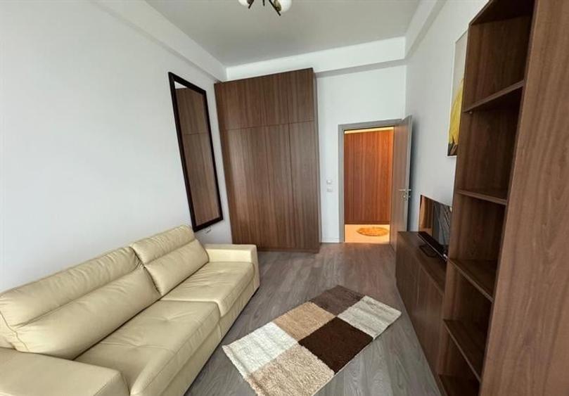 Apartament cu 3 camere semidecomandat, mobilat în Pipera