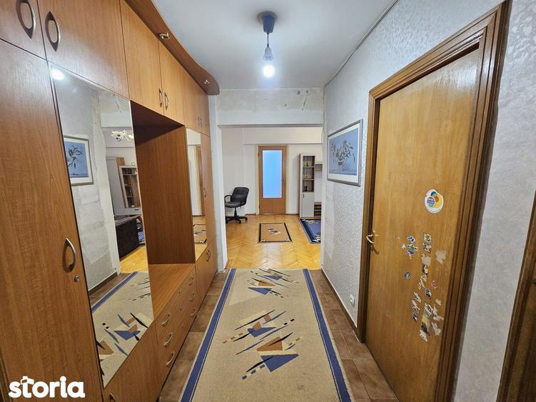 Apartament cu 3 camere semidecomandat, mobilat în Obor