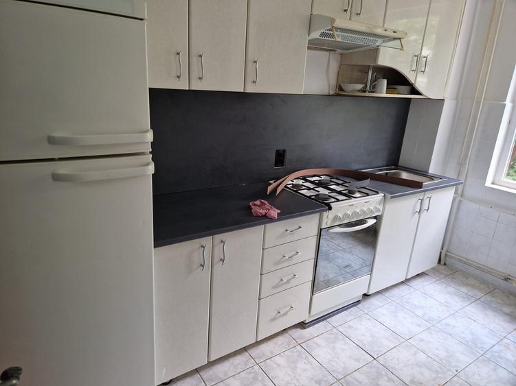 Apartament cu 3 camere decomandat în Iosia