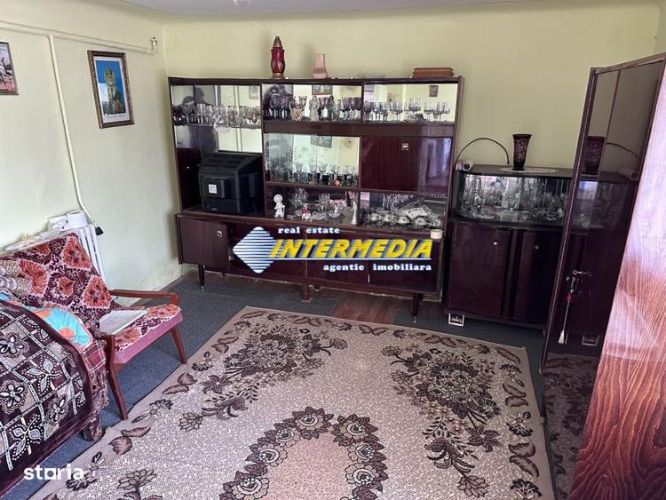 Casă cu 3 camere cu Canalizare în Central