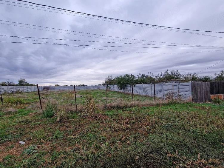 Teren de 1000 mp, în Stejaru