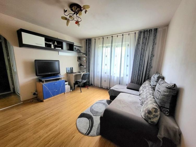 Inchiriez apartament in micro 6 - 1