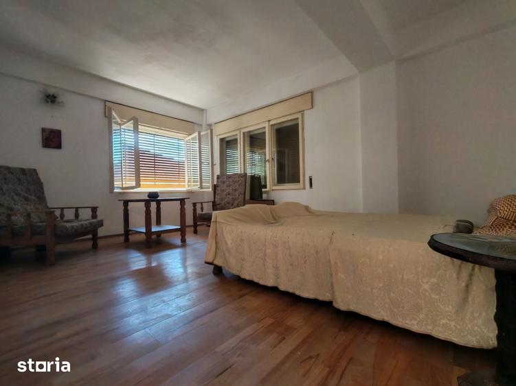Apartament cu 4 camere decomandat în Central