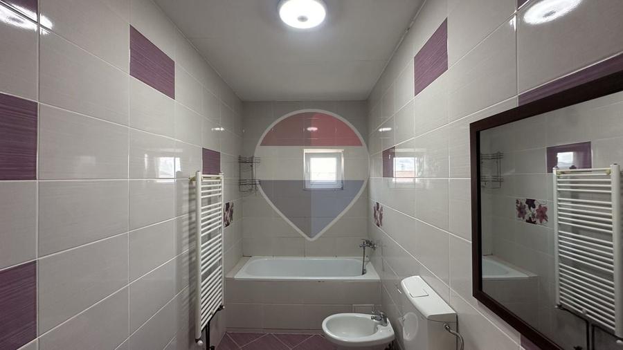 Apartament cu 3 camere în Soarelui