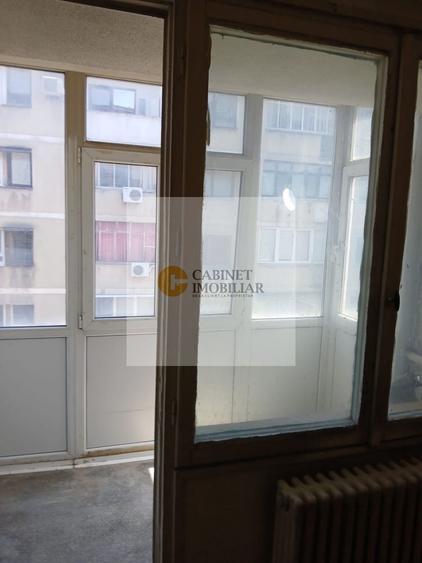 Apartament cu 3 camere semidecomandat în Kogălniceanu