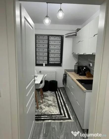 Garsonieră decomandată în Valea Adâncă