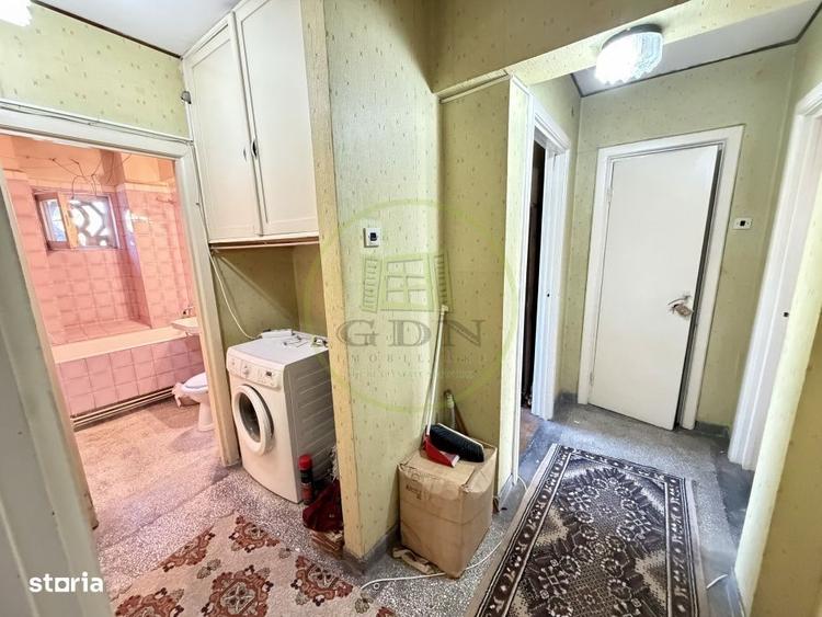 Apartament cu 3 camere semidecomandat, mobilat în Central