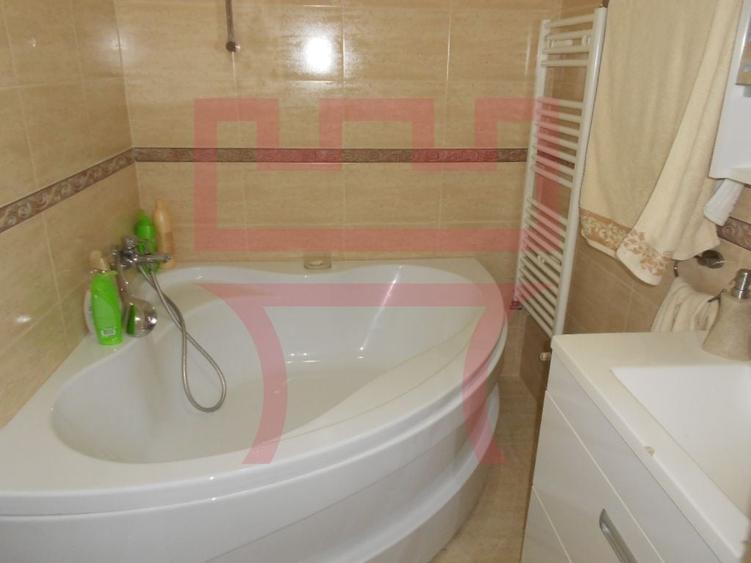 Apartament cu 2 camere semidecomandat, mobilat în Central