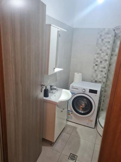 Apartament cu 3 camere decomandat în Olteni