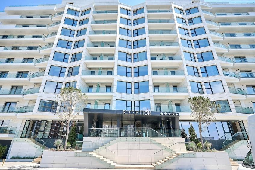 Apartament cu 3 camere decomandat în Mamaia-Sat