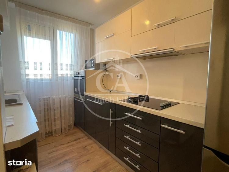 Apartament cu 3 camere semidecomandat în Decebal