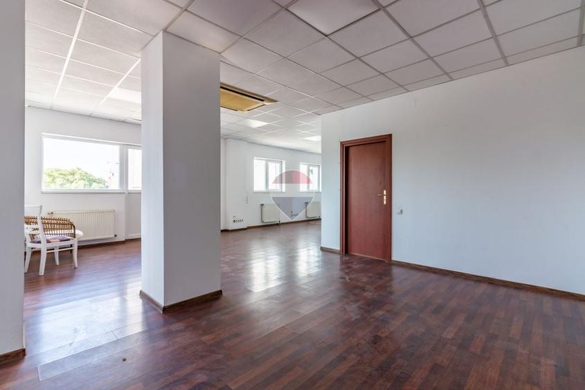 Spațiu industrial, de 1,550 mp, în Glina