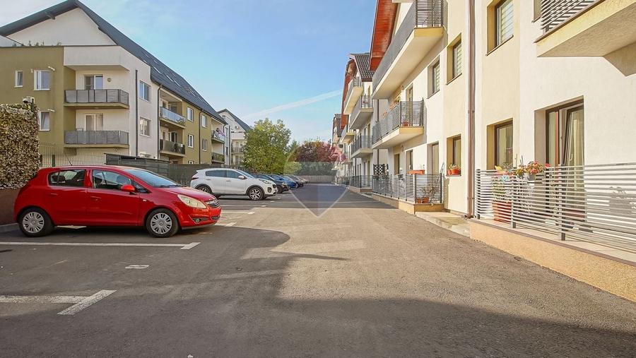 Apartament cu 2 camere decomandat în Tractorul