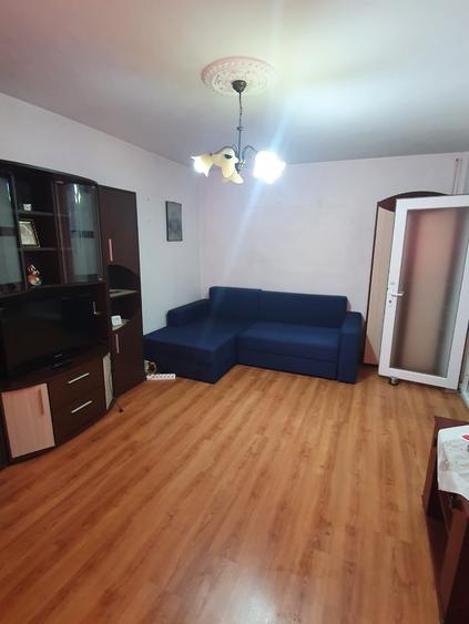Apartament cu 2 camere decomandat în CET