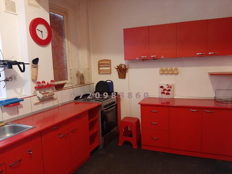 Apartament cu 3 camere semidecomandat în Sala Palatului