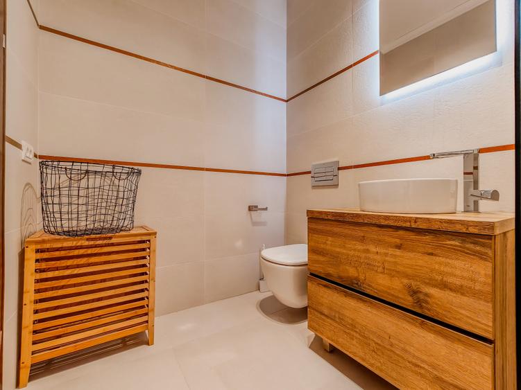 Apartament cu 3 camere decomandat în Uverturii