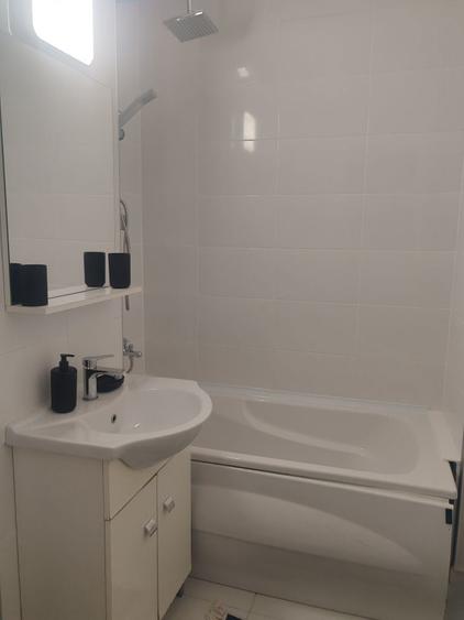 Apartament cu 2 camere semidecomandat în Micro 9