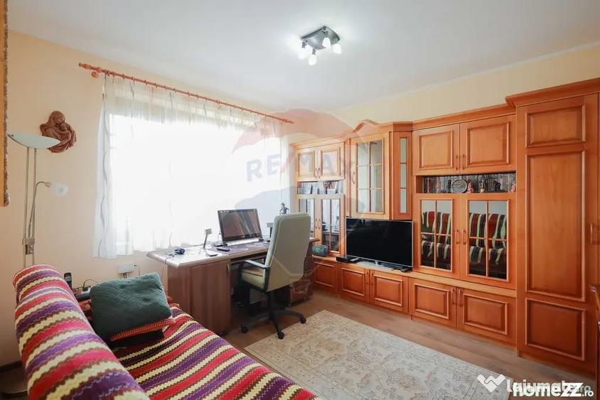 Casă cu 5 camere cu Teren 1000 Mp în Sânmartin
