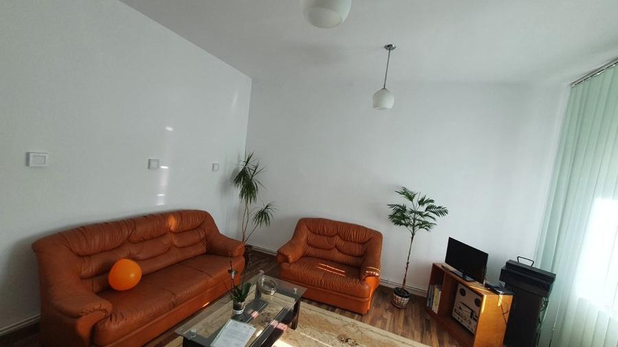 Casă individuală cu 5 camere cu Canalizare în Ultracentral