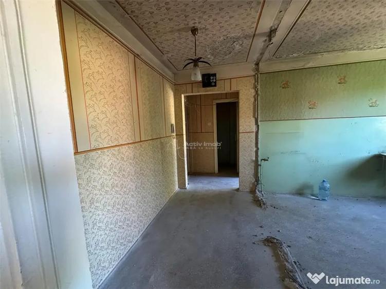 Apartament cu 3 camere semidecomandat în Central