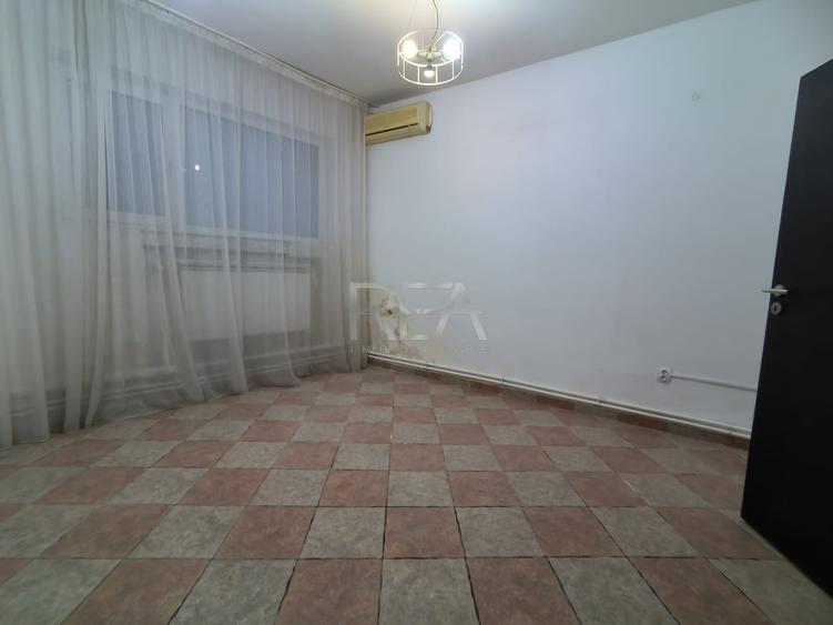 Apartament cu 3 camere circular, mobilat în P-ța Romană