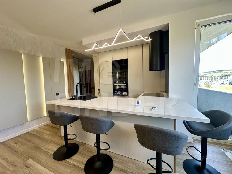 Apartament cu 3 camere semidecomandat, mobilat în Florești