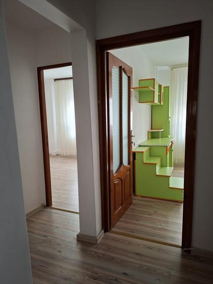 Apartament cu 3 camere decomandat în Exterior Vest
