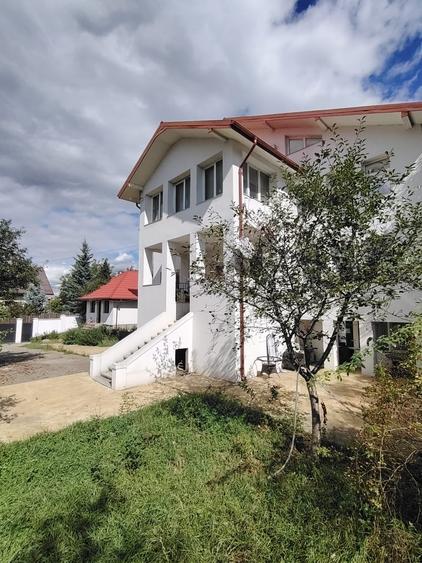 Casă individuală cu 18 camere cu Teren 1300 Mp în Bucium