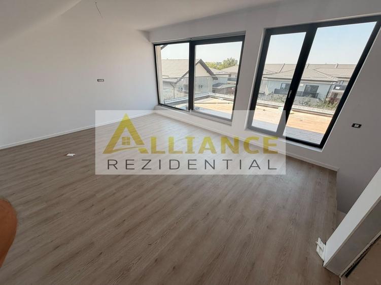 Duplex cu 5 camere cu Canalizare în Est