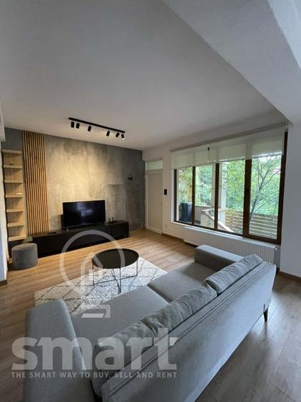 Apartament cu 3 camere semidecomandat, mobilat în Gruia