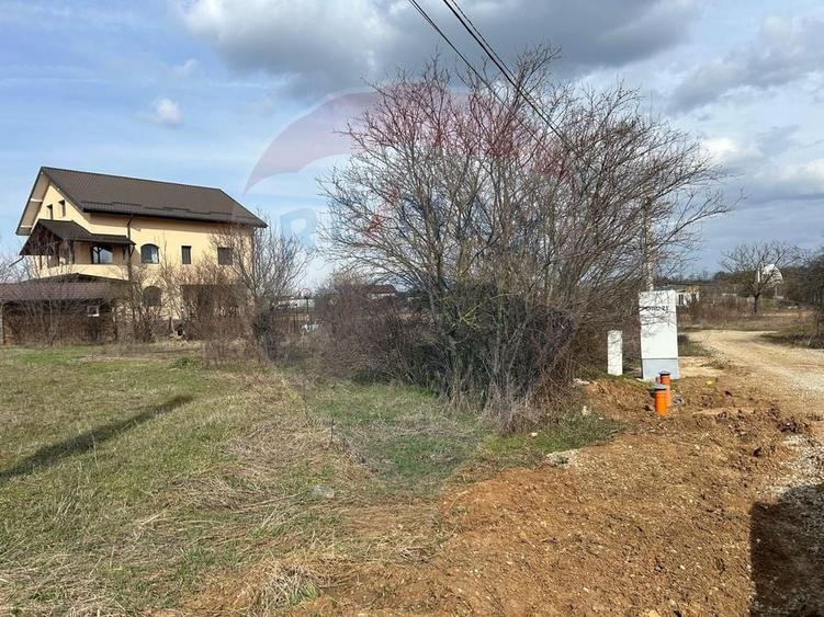 Teren Construcții intravilan de 700 mp, în Izvorani