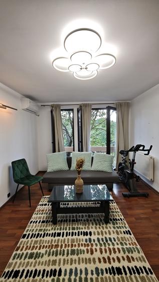 Apartament cu 3 camere semidecomandat, mobilat în Titan