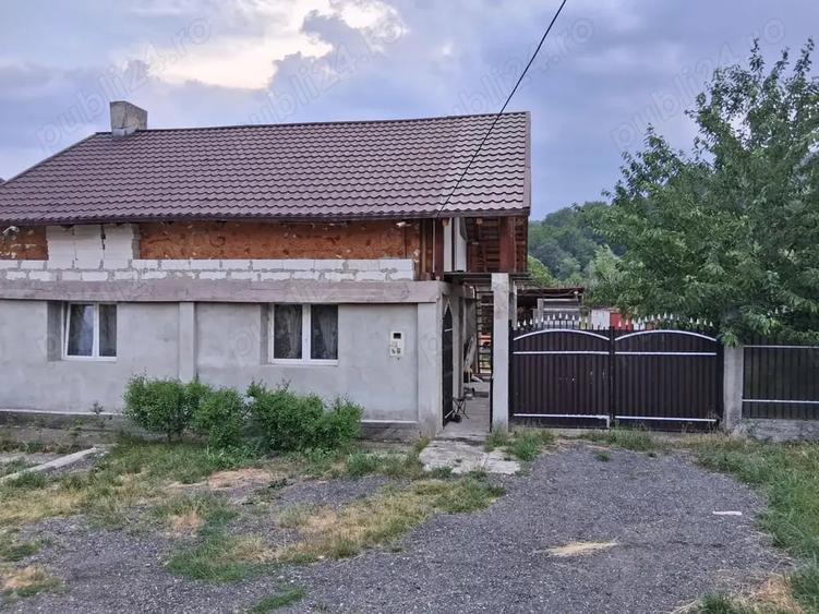 Casă cu 4 camere cu Teren 700 Mp în Central