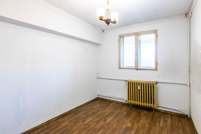 Apartament cu 3 camere decomandat în Dristor