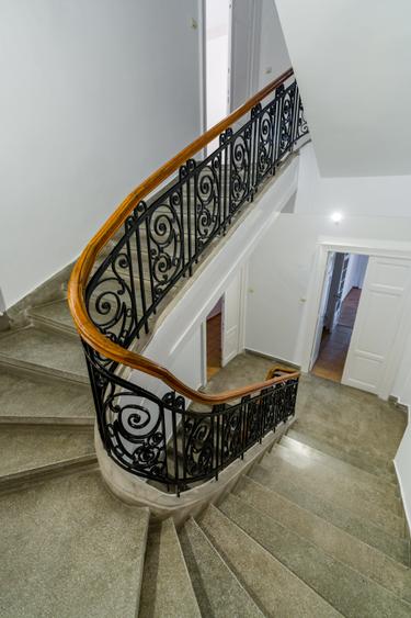 Casă individuală cu 5 camere cu Canalizare în Cișmigiu