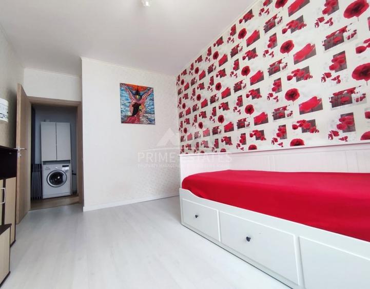 Apartament cu 3 camere semidecomandat, mobilat în Băneasa