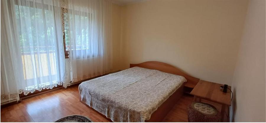 Apartament cu 3 camere decomandat, mobilat în Județean