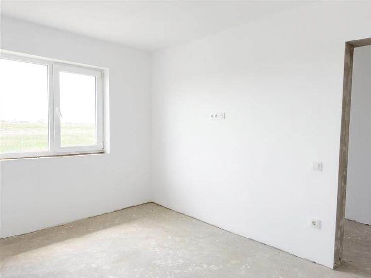 Duplex cu 5 camere cu Canalizare în Nojorid