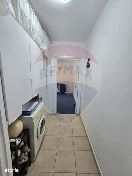 Apartament cu 2 camere semidecomandat în Craiovița Nouă
